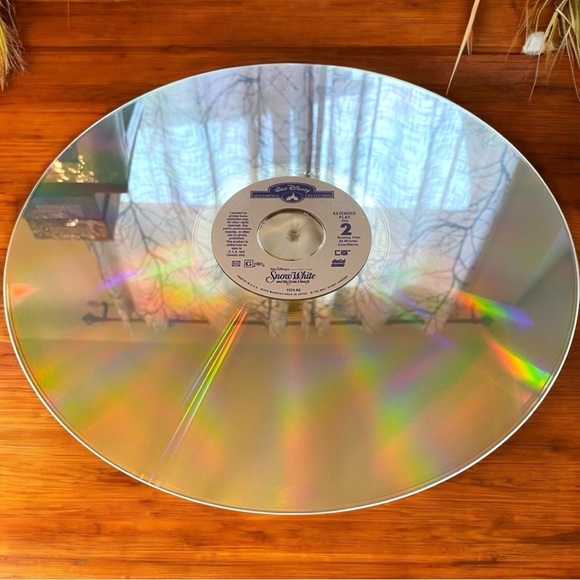 Disney’s Snow White and the Seven Dwarfs - Masterpiece Collection - LaserDisc - Picture 8 of 9